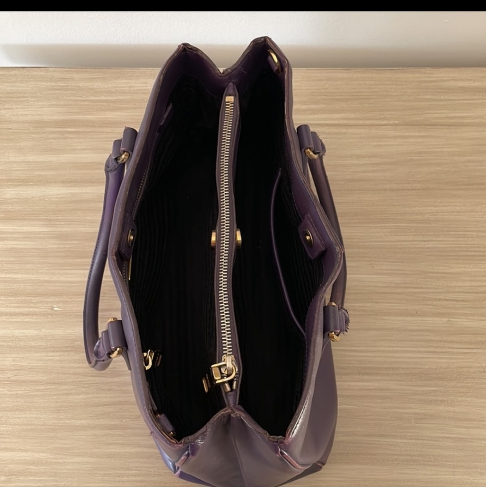 😁😁GIFTED😁😁 Designer PRADA SAFFIANO Leather Lux Tote - Picture 5 of 13